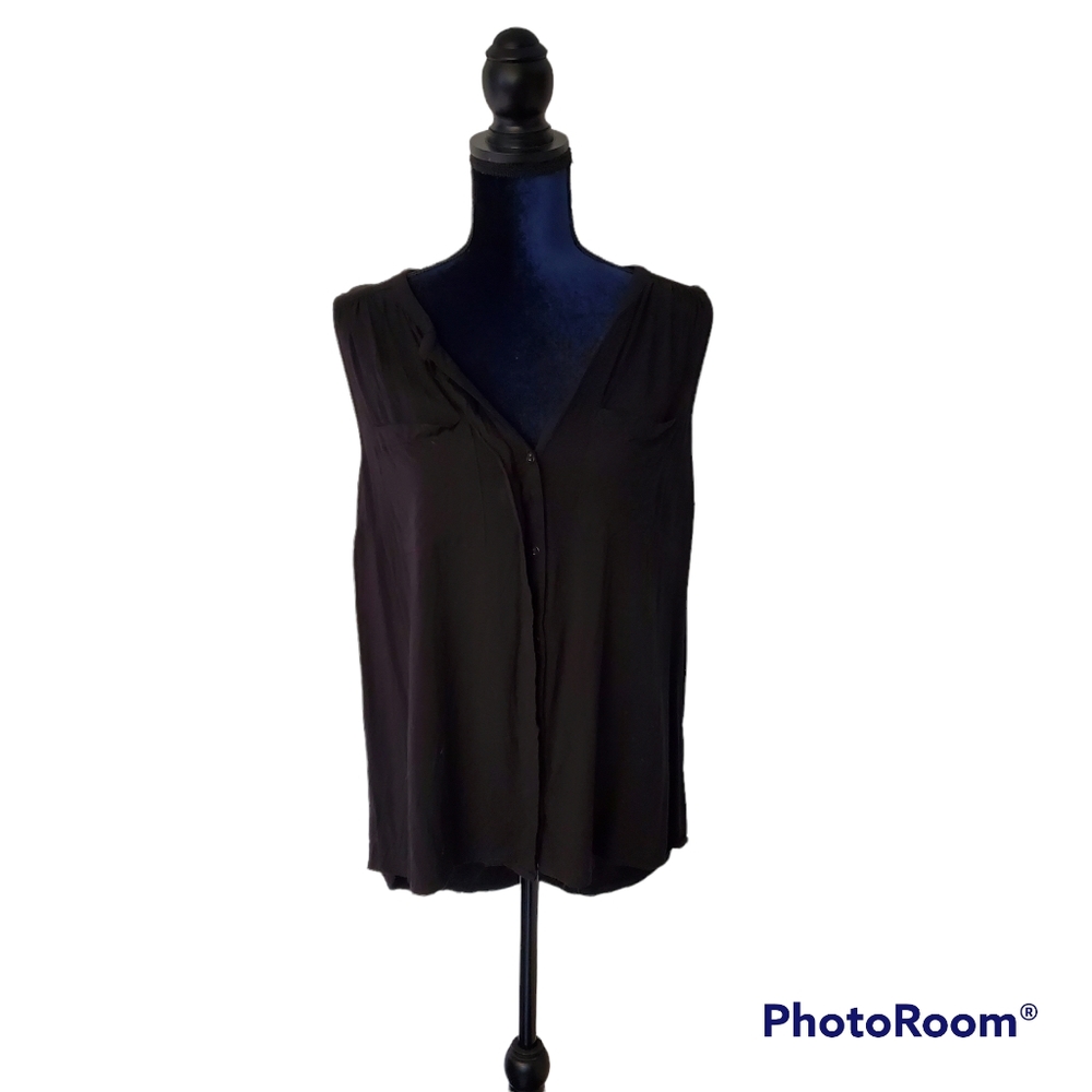 113. Ava & Viv Women's Black Button Up Tank Top